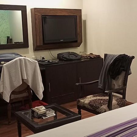 Hira Guest House Karachi Buitenkant foto