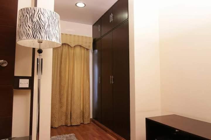 Hira Guest House Karachi Buitenkant foto