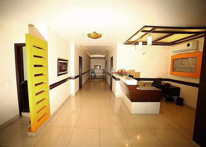 Hira Guest House Karachi Buitenkant foto