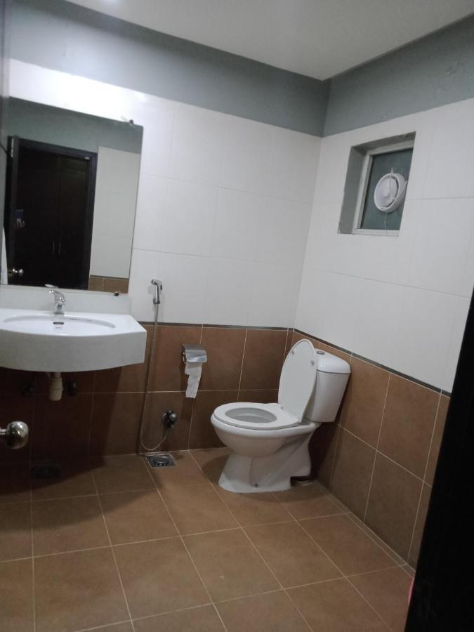 Hira Guest House Karachi Buitenkant foto