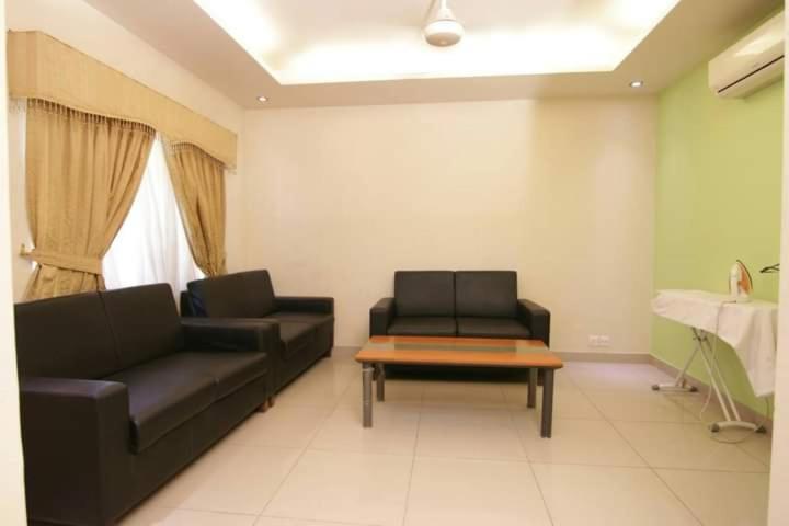 Hira Guest House Karachi Buitenkant foto