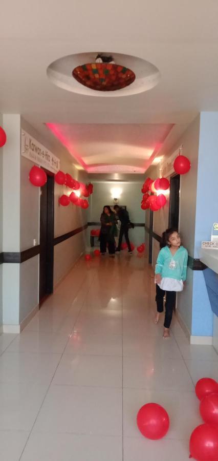 Hira Guest House Karachi Buitenkant foto