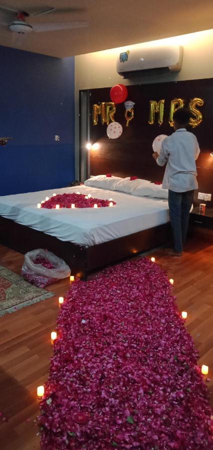 Hira Guest House Karachi Buitenkant foto
