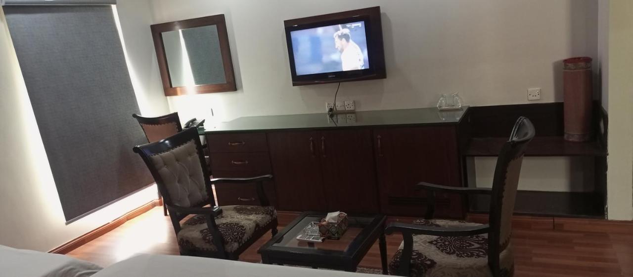 Hira Guest House Karachi Buitenkant foto