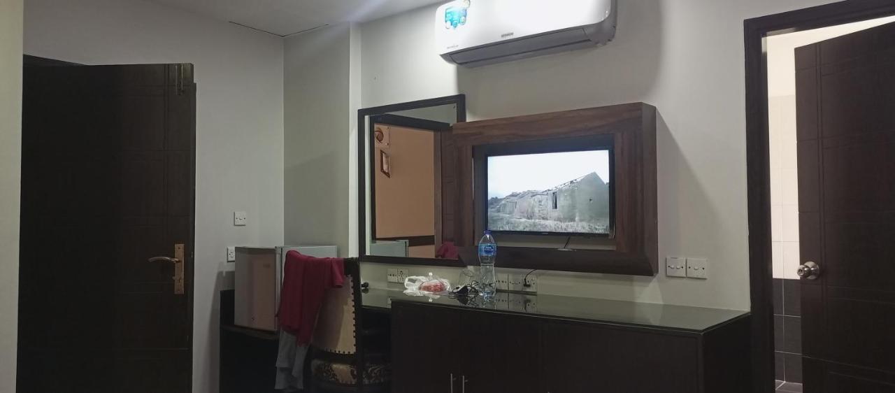 Hira Guest House Karachi Buitenkant foto