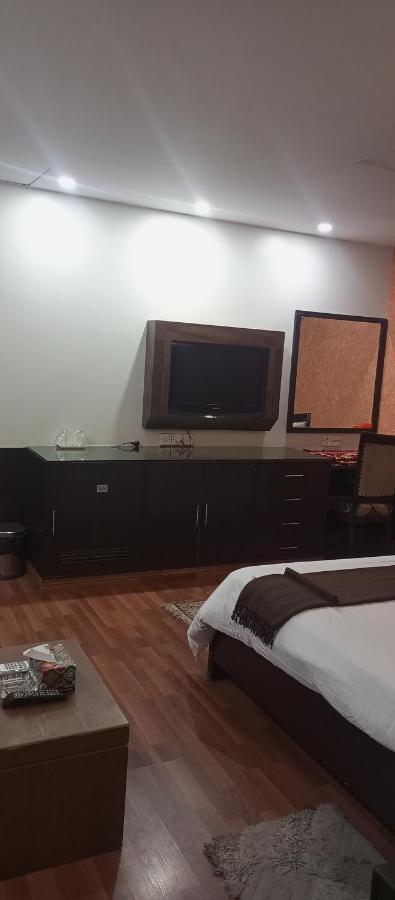Hira Guest House Karachi Buitenkant foto
