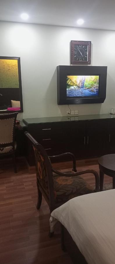 Hira Guest House Karachi Buitenkant foto
