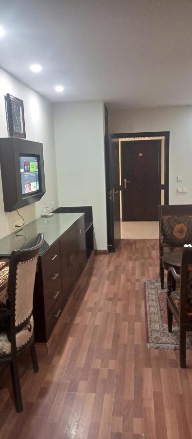 Hira Guest House Karachi Buitenkant foto