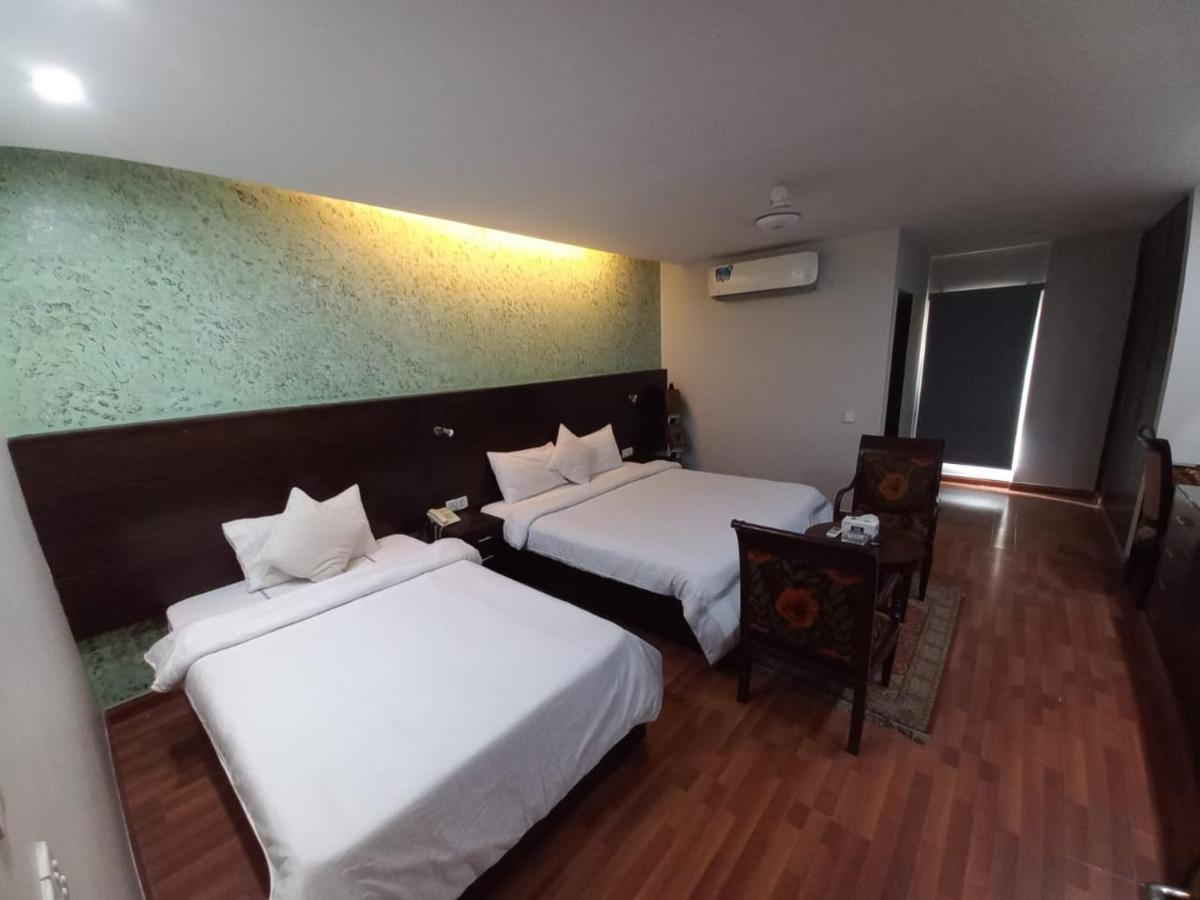 Hira Guest House Karachi Buitenkant foto