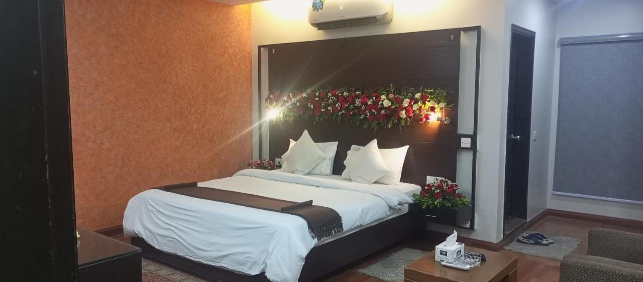 Hira Guest House Karachi Buitenkant foto