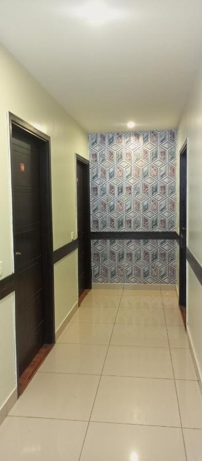 Hira Guest House Karachi Buitenkant foto