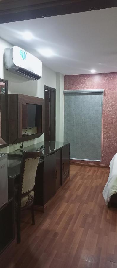 Hira Guest House Karachi Buitenkant foto