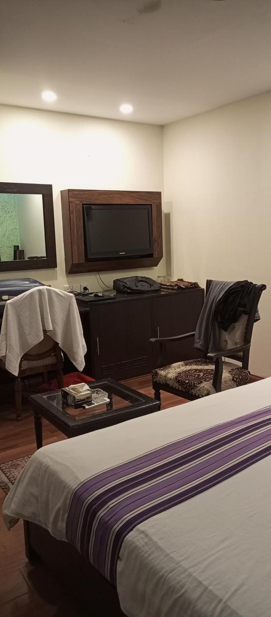 Hira Guest House Karachi Buitenkant foto