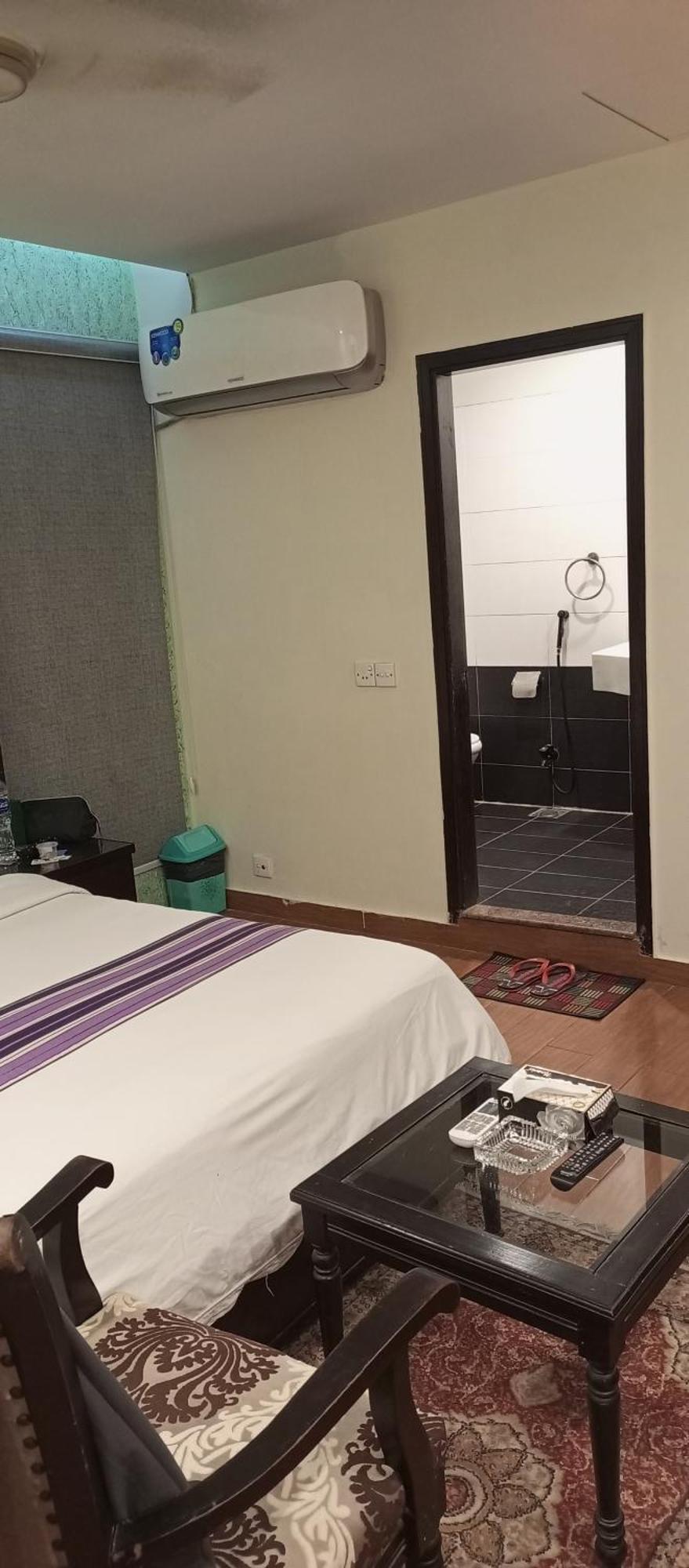 Hira Guest House Karachi Buitenkant foto